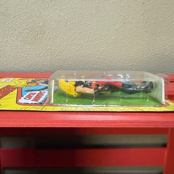 Kenner Marvel Legends Iron Man, Wolverine & Carol Danvers Retro Figures NEW - Picture 12 of 13